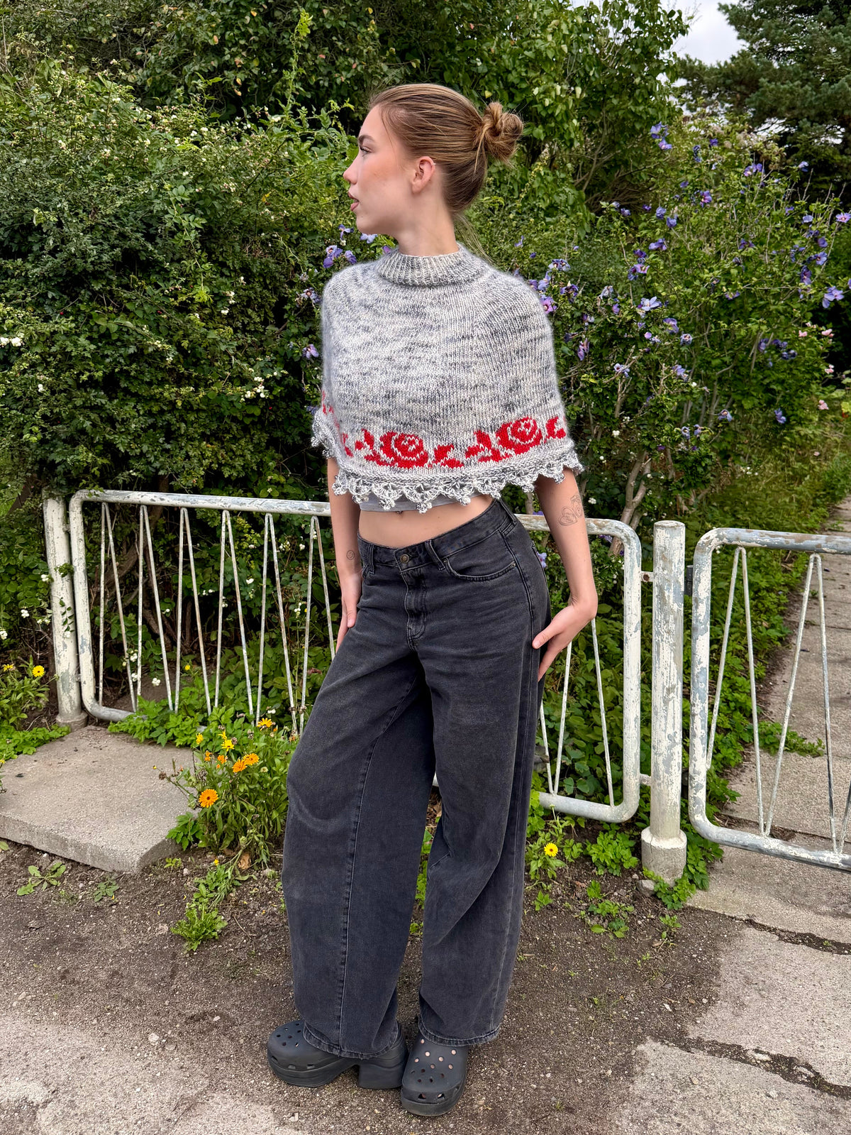 Rose Poncho - Danish