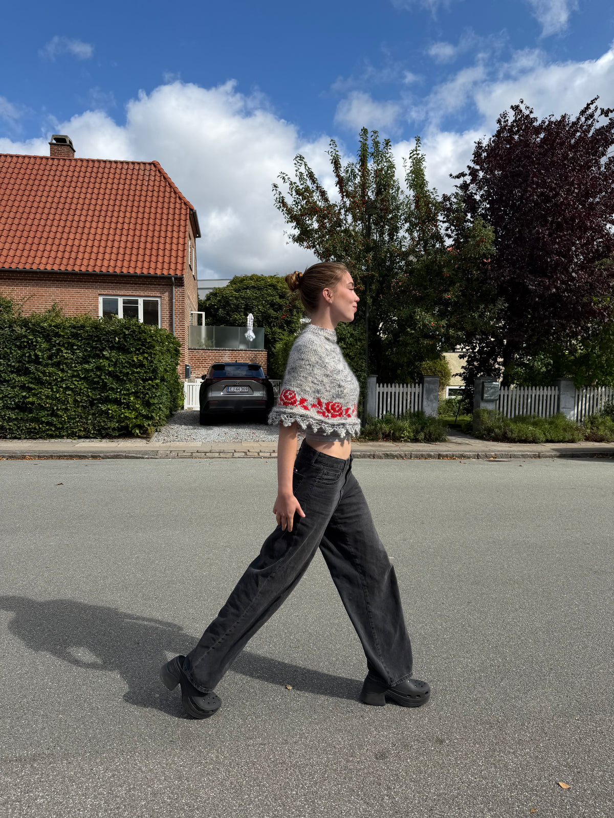 Rose Poncho - Danish